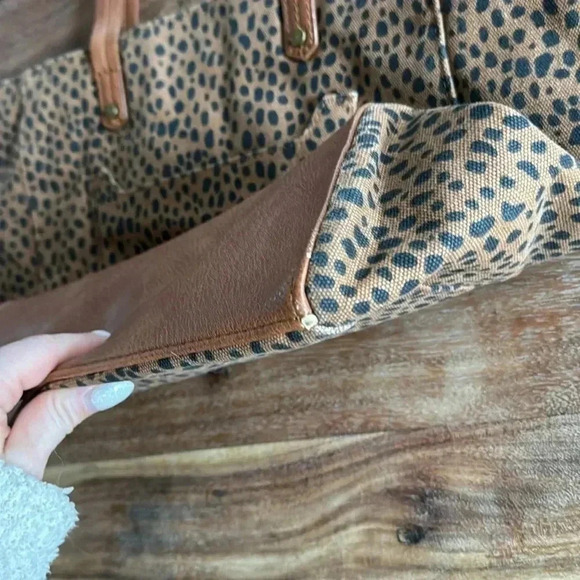 Universal Thread Cheetah Print Tote - Picture 3 of 9